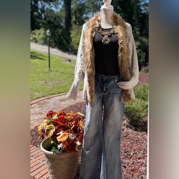 EUC Vintage Revolt Extreme Flare/Bell Jeans w Raw Hem. Size 9 (30). - Picture 14 of 14